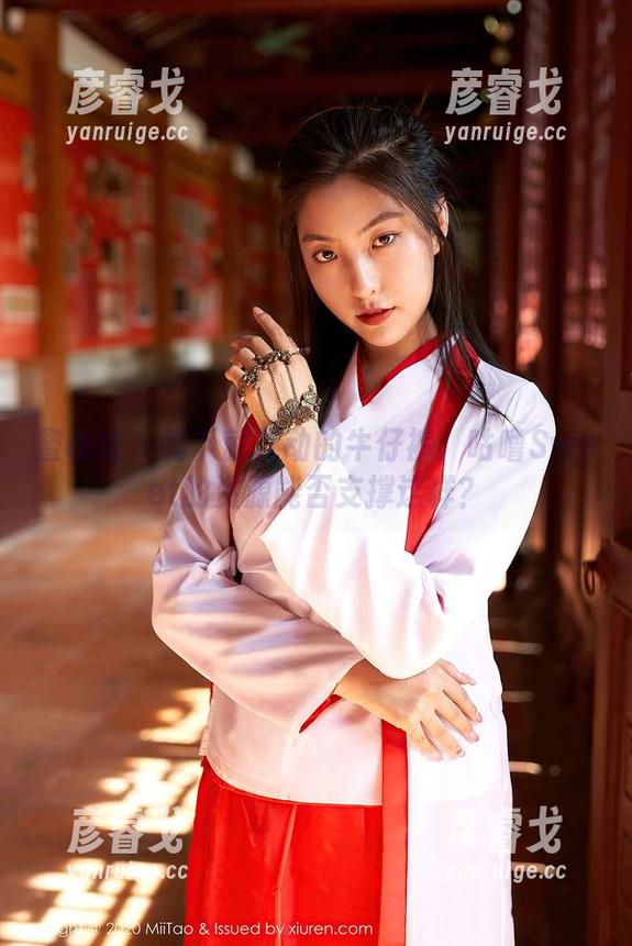 蜜桃社 - 蹲下就晃动的牛仔裤：咕噜Sweet的资源能否支撑这样？
