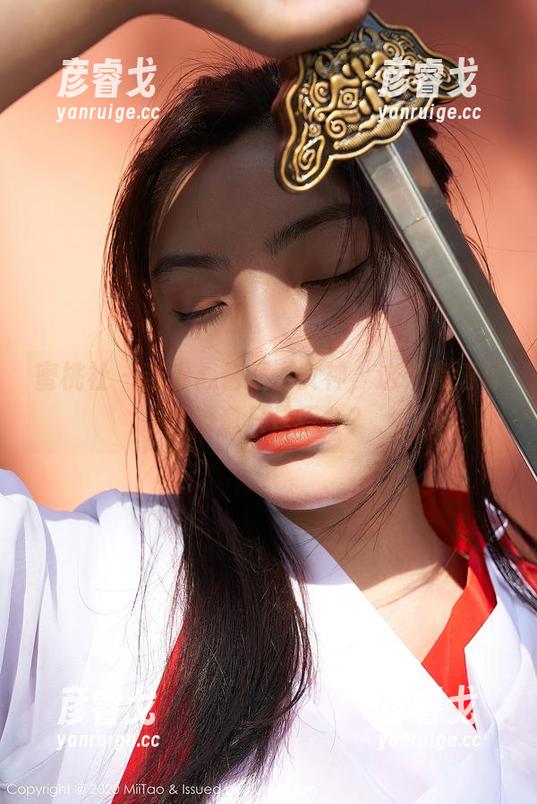 蜜桃社 - 当温心怡撞上女神，这组高清写真难道只是巧合？