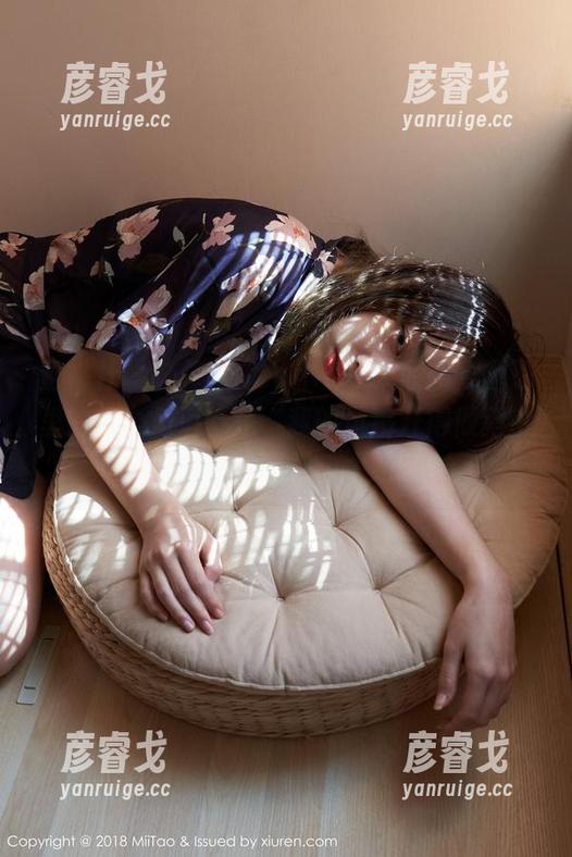 蜜桃社 - 陆萱萱Cecilia夏天原图，图册里的每个角落都是“我的风扇开得倾斜中”的一小段岁月，太绝了。