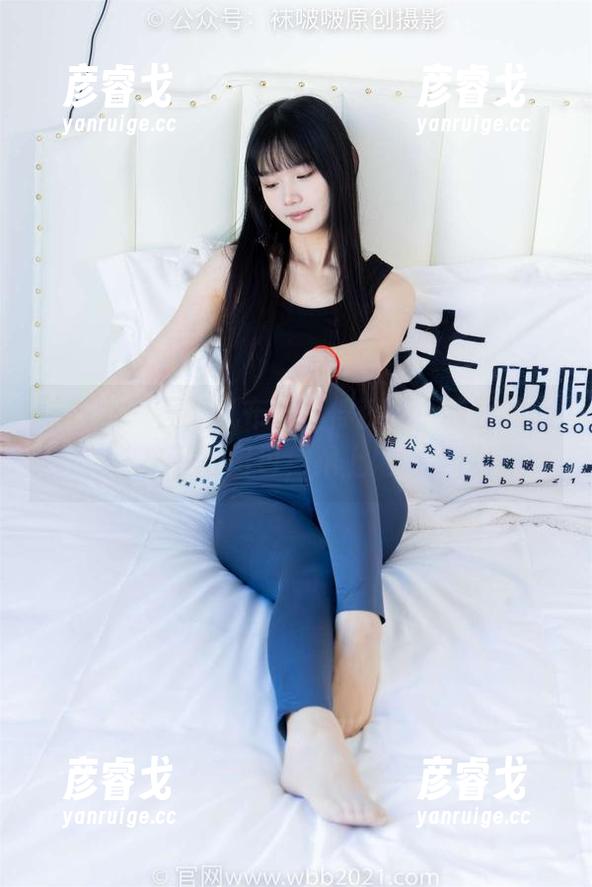 袜啵啵 - 三双帆布鞋，俘获了小甜豆的心，快来下载图包，跟上她的步伐！