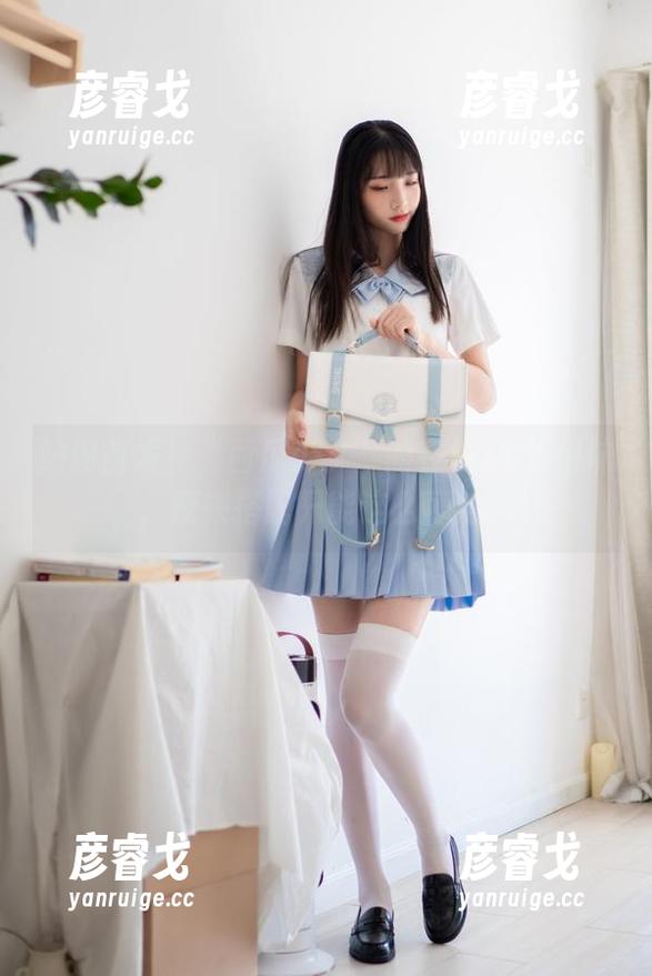 西瓜少女 站内首发!“西瓜少女”的在线JK双拼袜,原来搭配只能这么可爱。
