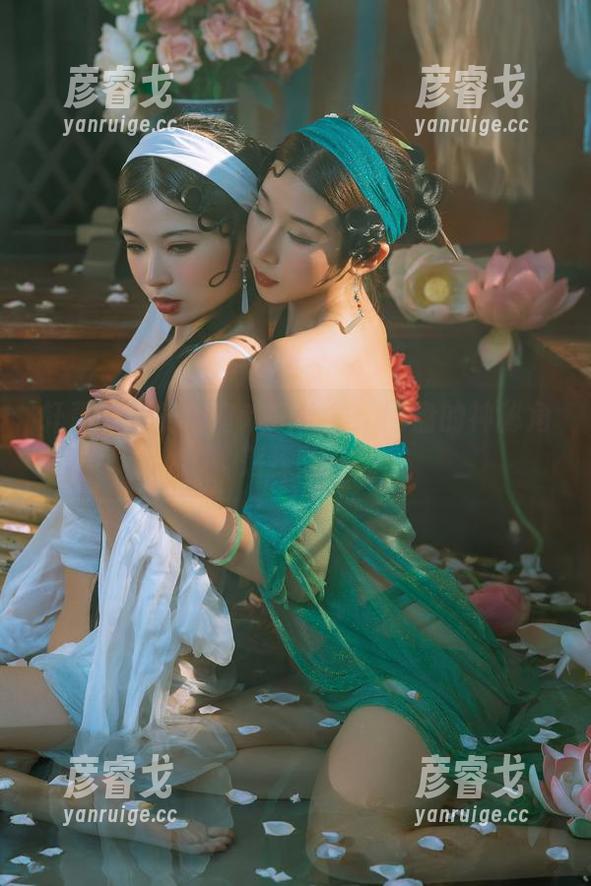 轩萧学姐的浴室欢乐合集：网盘的神秘角落探险！