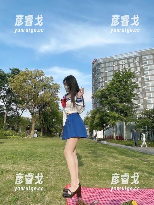 微密圈 - 软妹小九九的旅拍作品集来了新动态，清新的风，像是晚风中的一只蝴蝶。