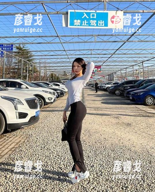 金希儿 微密圈 - 金希儿的天台和你的一卡车烦恼,下载这个写真就让它们跑了!