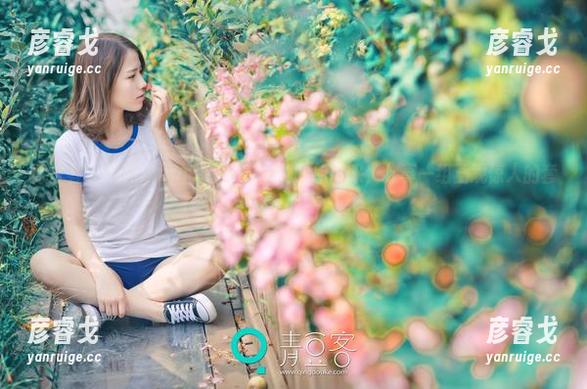 青豆客 - 岑苑之barbiebaby的学姐风采，分享一组三观惊人的套图！