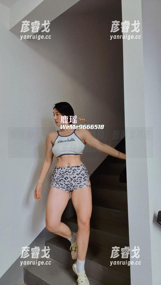微密圈 - 鹿瑶连衣裙写真园，图册里尽是我无可自拔的疯狂！