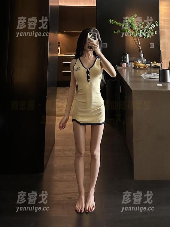 微密圈 - 新鲜出炉！黎允熙的短裙套图，怎么又让我心虚了一下。